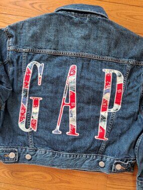 Gap cropped patchwork retro logo denim jacket